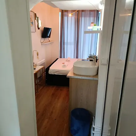 En 3eme Arrondissement Apartment *